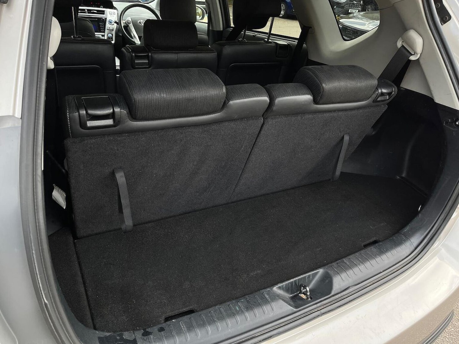 Used Toyota Prius+ 2020 for sale - 76477262: Photo 45