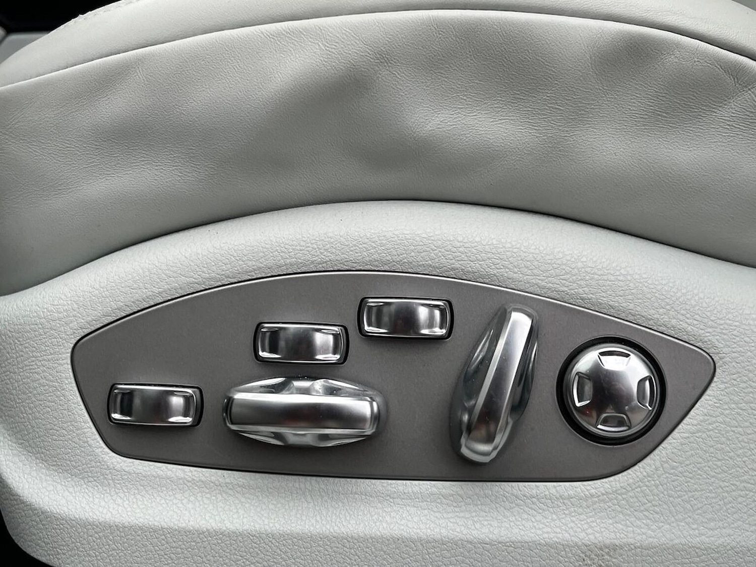 Used Porsche Macan 2022 for sale - 78190998: Photo 32