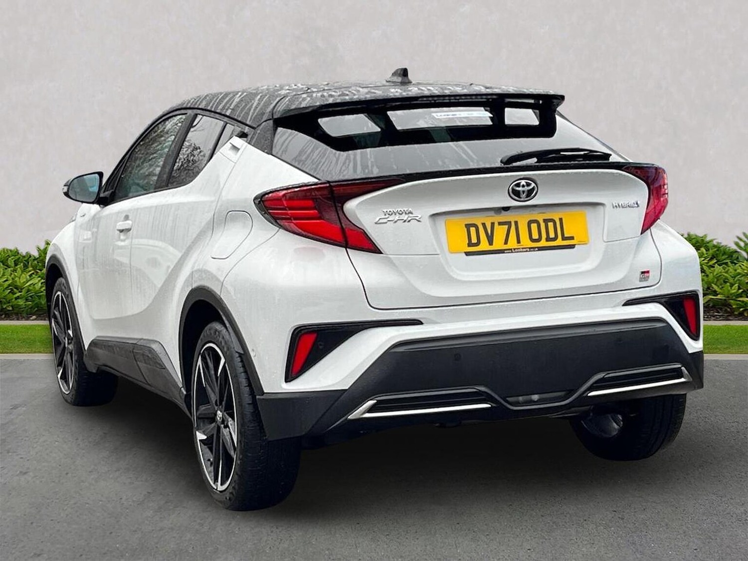 Used Toyota C-HR 2021 for sale - 77656154: Photo 2