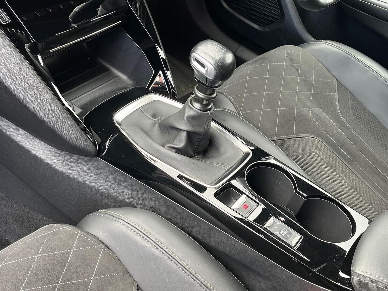 Used Peugeot 2008 2023 for sale - 78196419: Photo 15