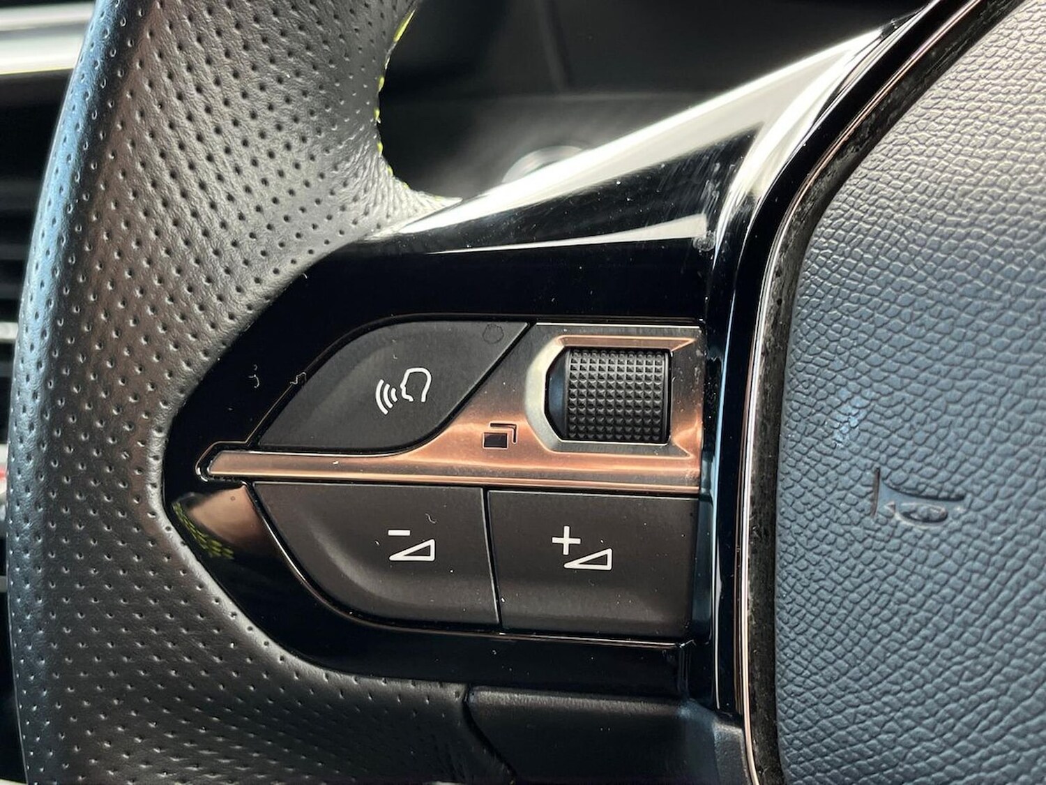 Used Peugeot 2008 2023 for sale - 78196419: Photo 28