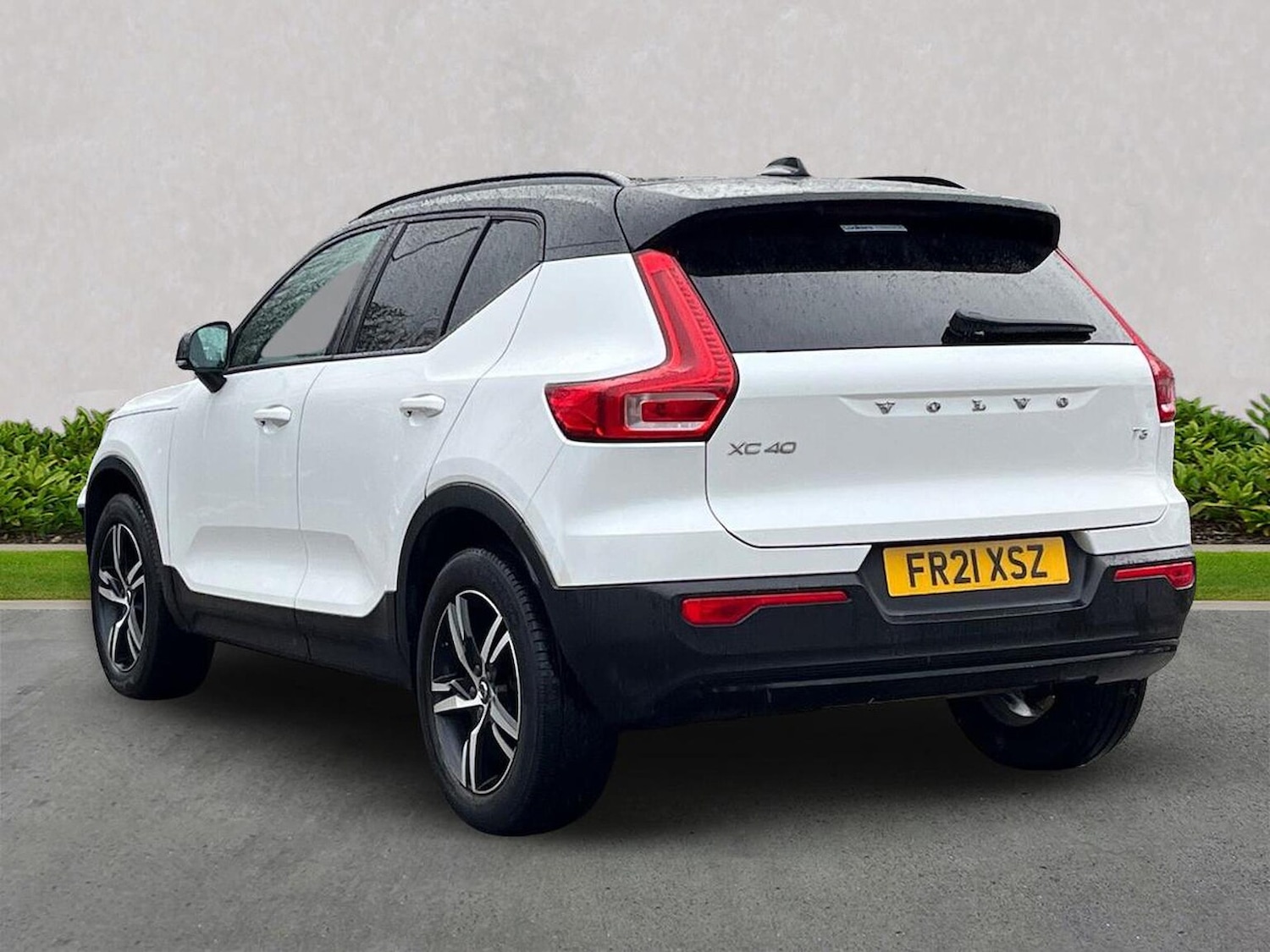 Used Volvo XC40 2021 for sale - 76974580: Photo 2