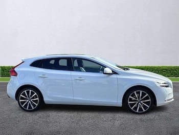 Used Volvo V40 2019 for sale - 79815154: Photo