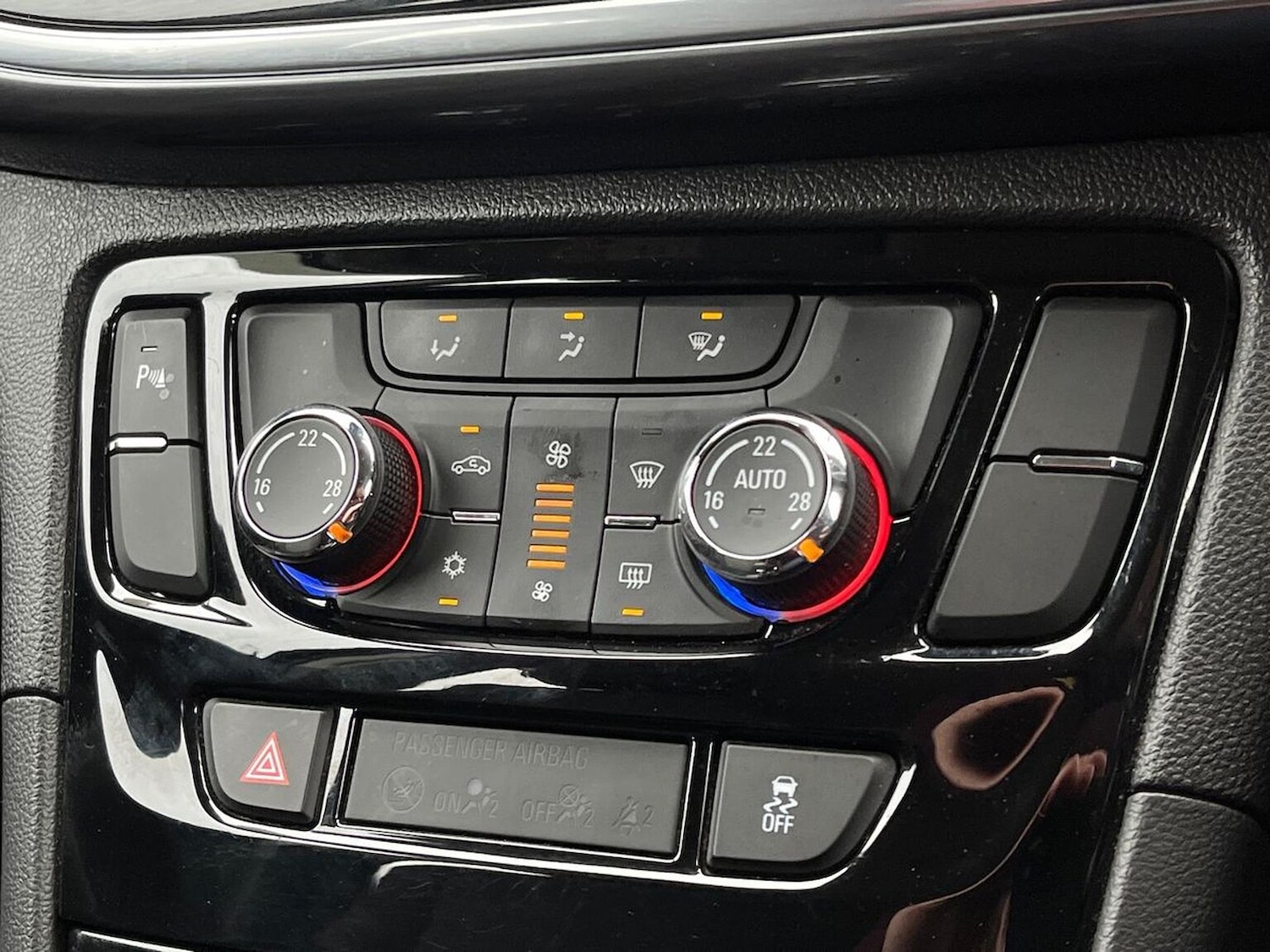 Used Vauxhall Mokka X 2018 for sale - 76920075: Photo 12