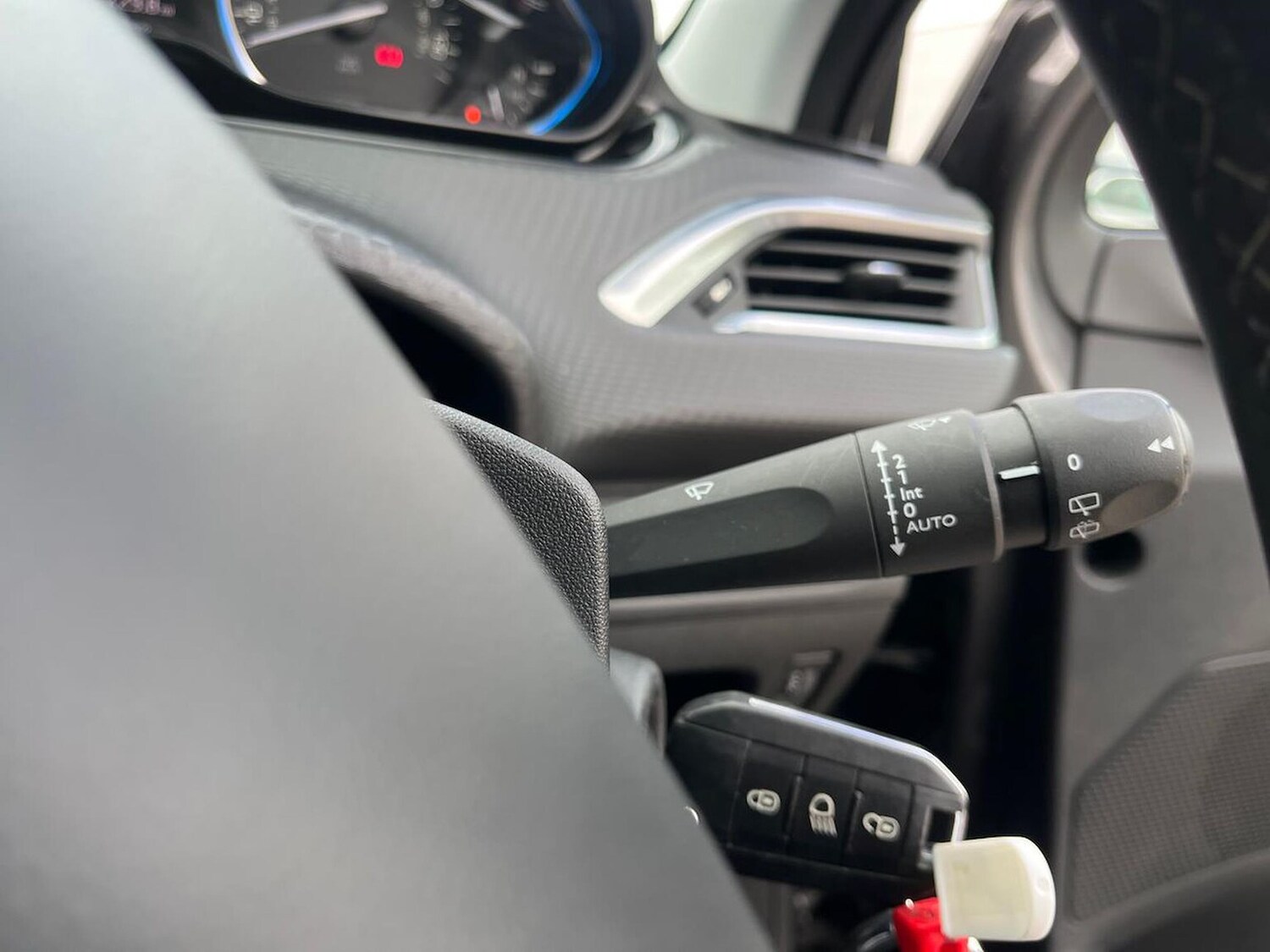 Used Peugeot 2008 2017 for sale - 76237011: Photo 28