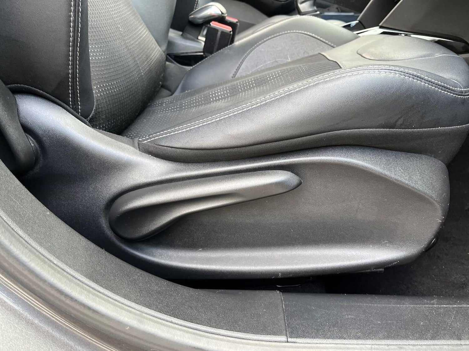 Used Peugeot 2008 2017 for sale - 76237011: Photo 30