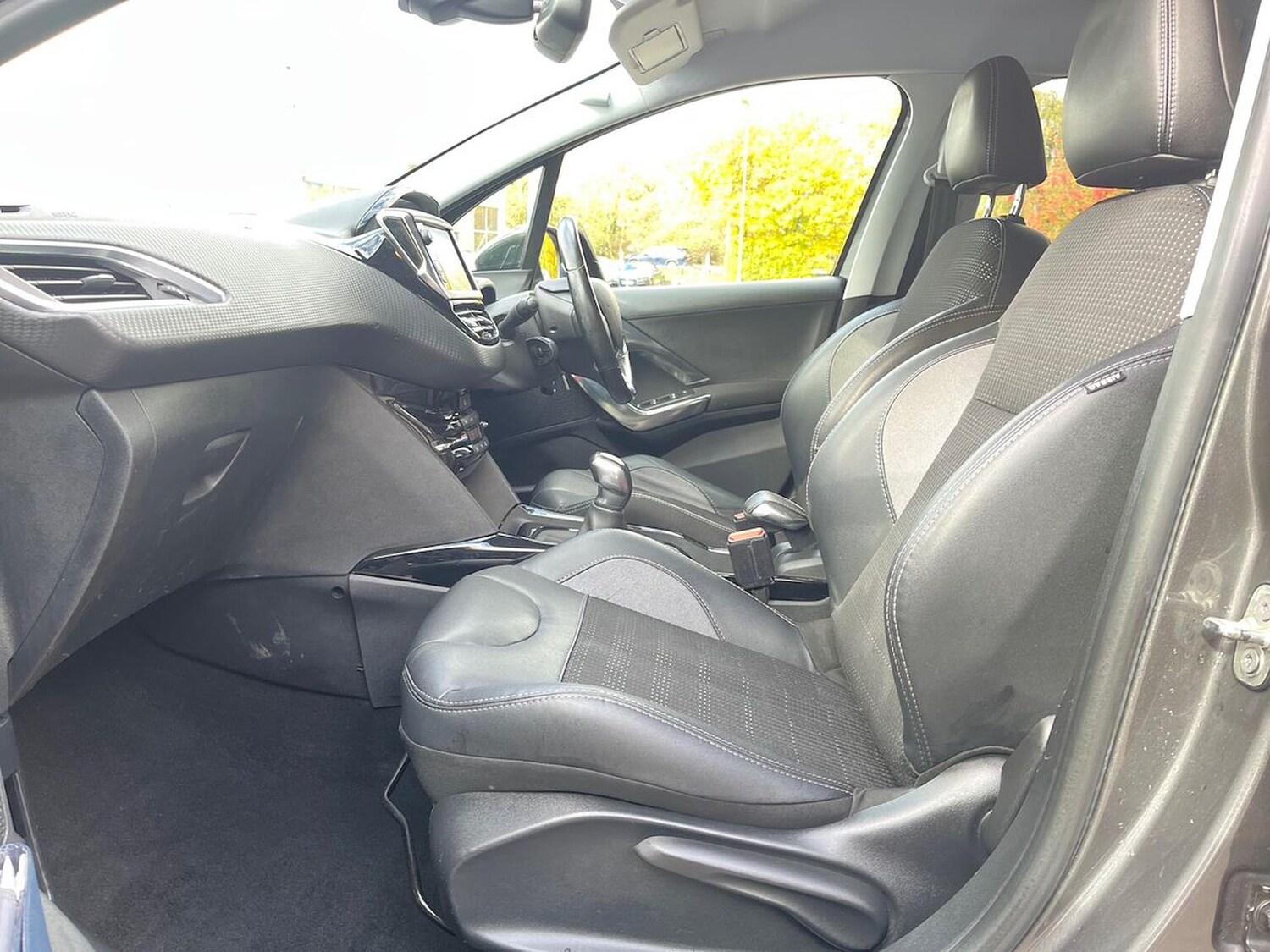 Used Peugeot 2008 2017 for sale - 76237011: Photo 41