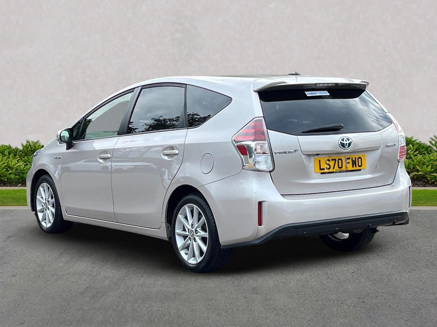 Used Toyota Prius+ 2020 for sale - 76504943: Photo 2