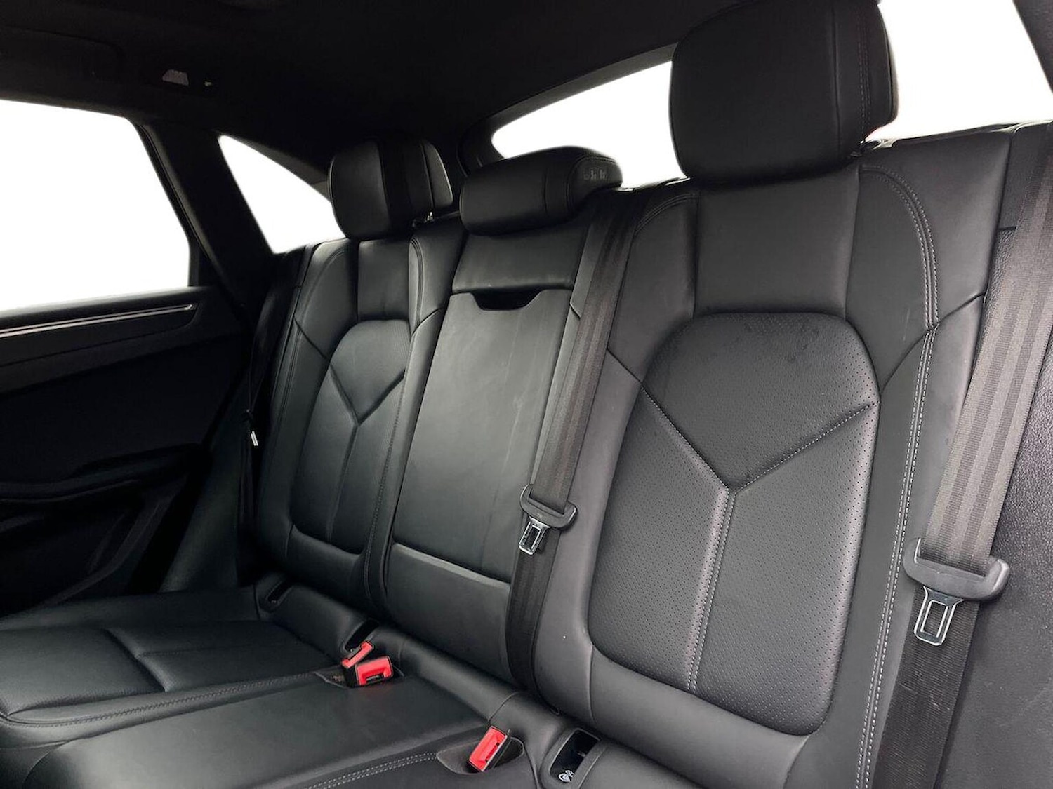 Used Porsche Macan 2021 for sale - 76358016: Photo 16