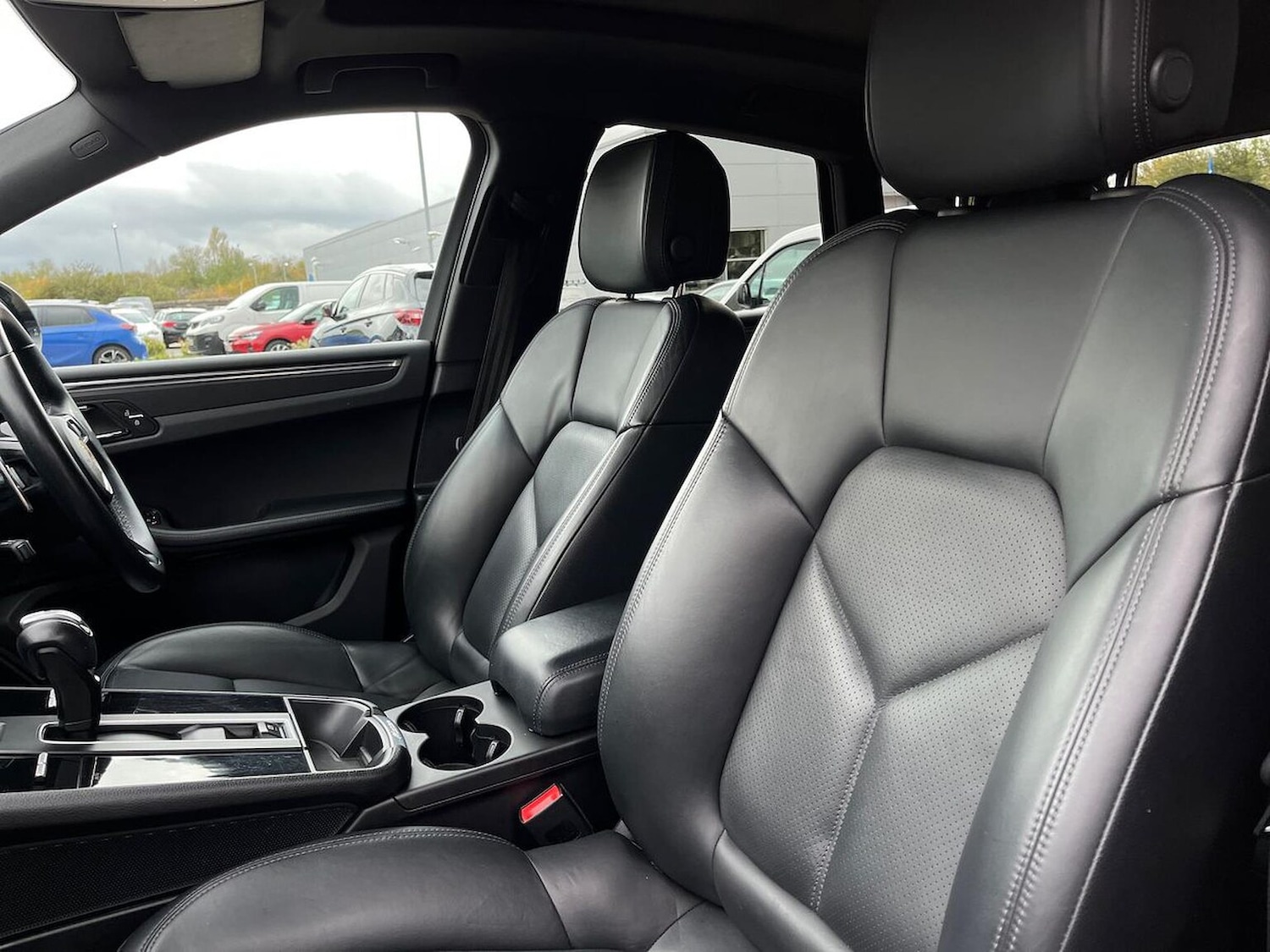 Used Porsche Macan 2021 for sale - 76358016: Photo 32