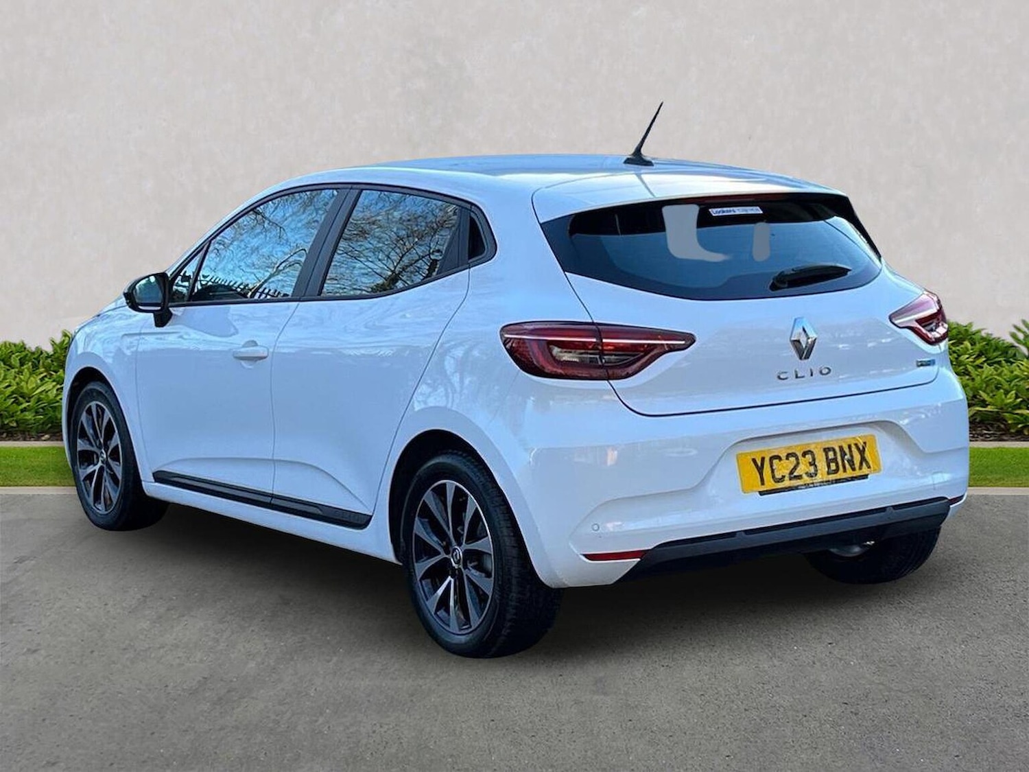 Used Renault Clio 2023 for sale - 76699478: Photo 2