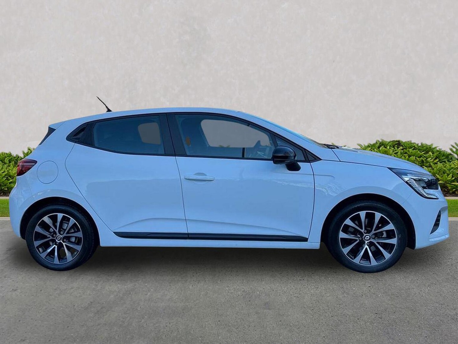 Used Renault Clio 2023 for sale - 76699478: Photo 3