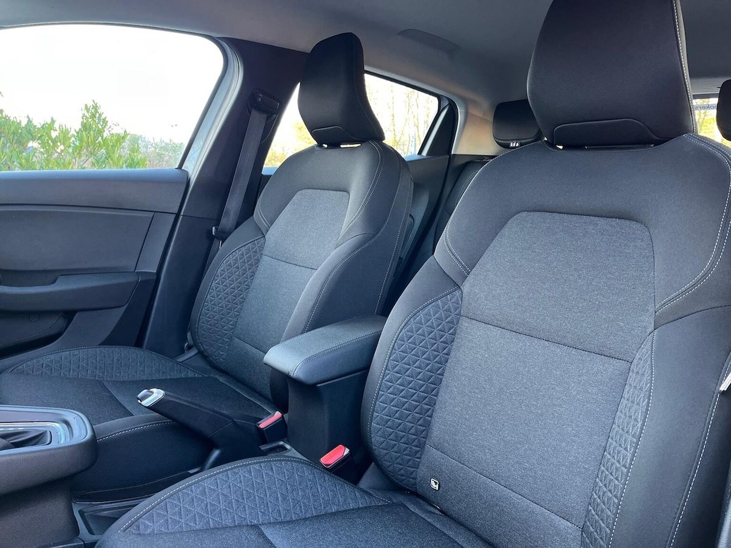 Used Renault Clio 2023 for sale - 76699478: Photo 32