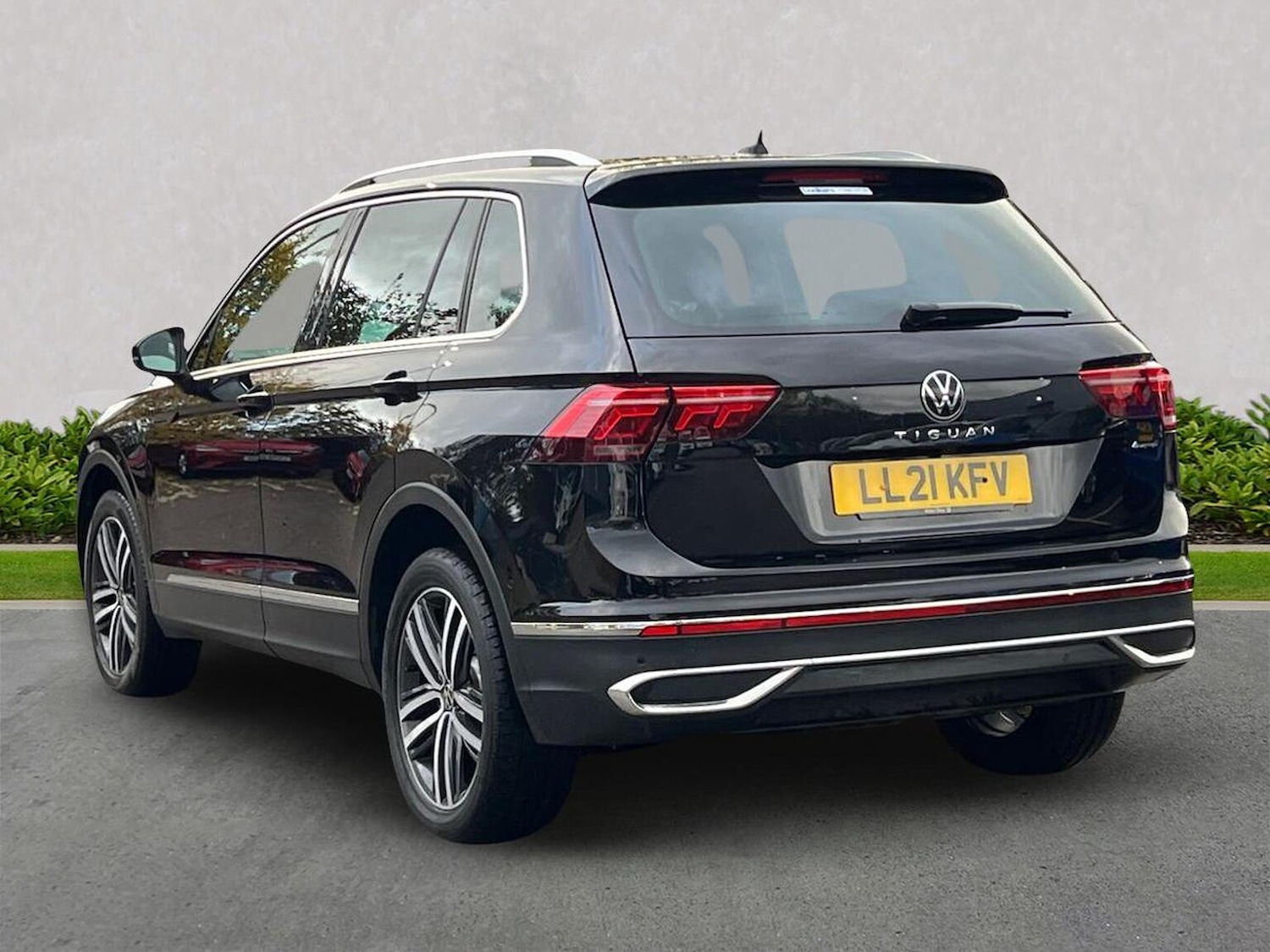 Used Volkswagen Tiguan 2021 for sale - 76430833: Photo 2