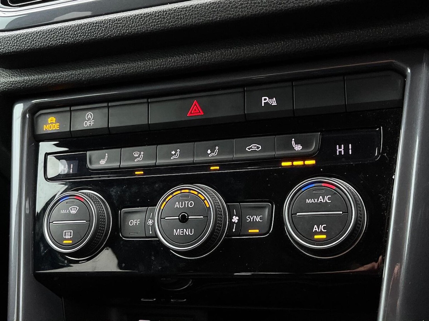 Used Volkswagen T-Roc 2021 for sale - 77676321: Photo 12