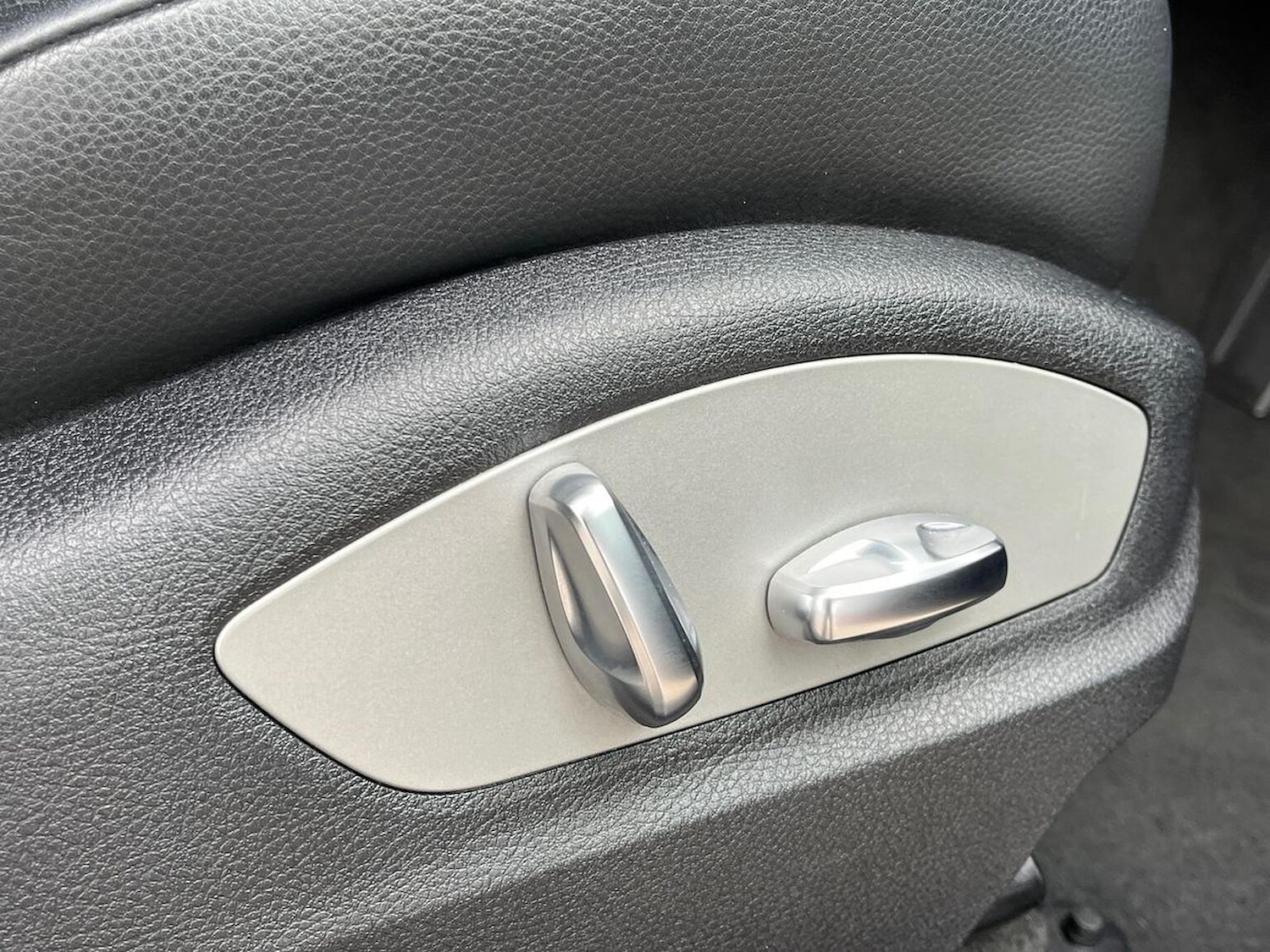 Used Porsche Macan 2021 for sale - 76832016: Photo 30