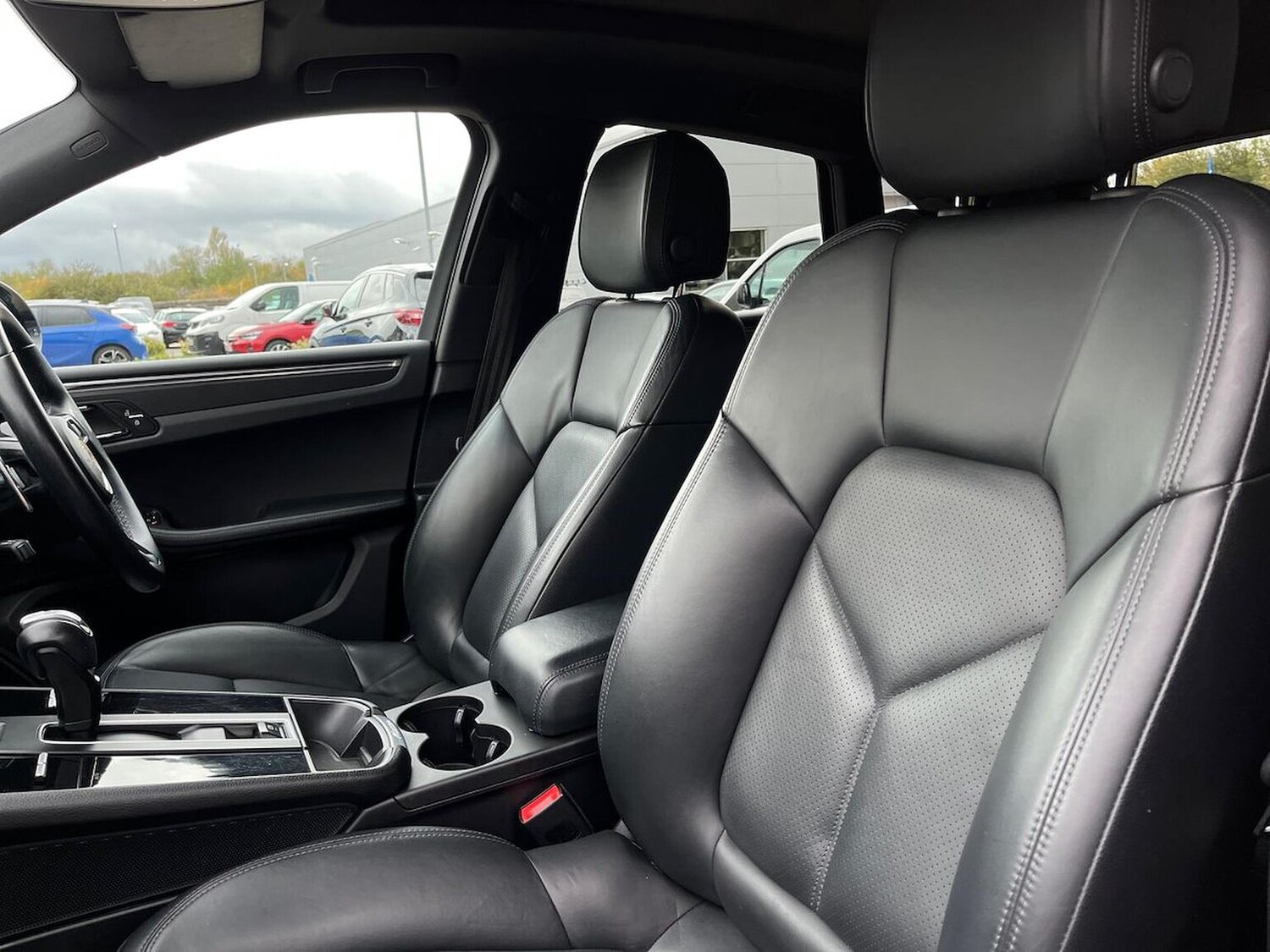 Used Porsche Macan 2021 for sale - 76832016: Photo 32