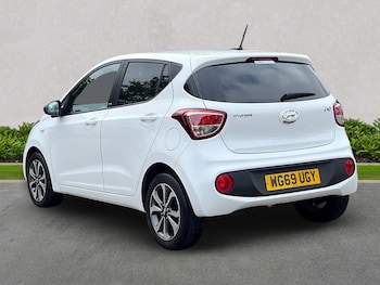 Used Hyundai i10 2019 for sale - 76211971: Photo 2