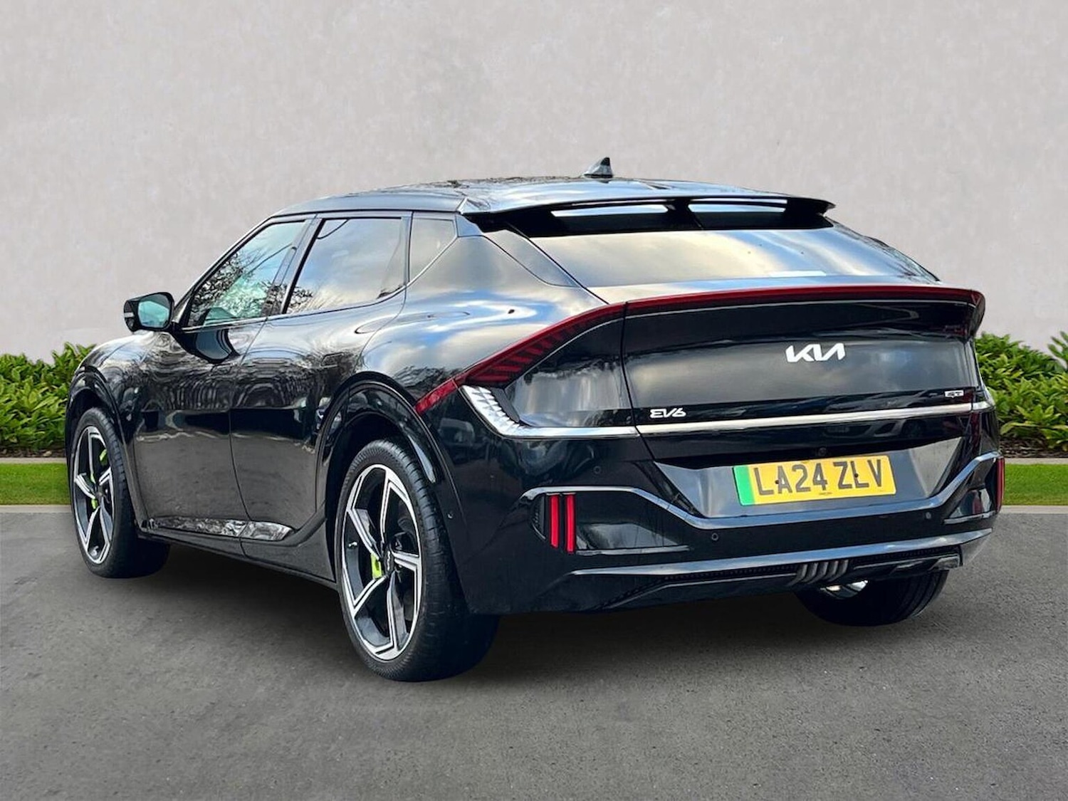 Used Kia EV6 2024 for sale - 76924616: Photo 2