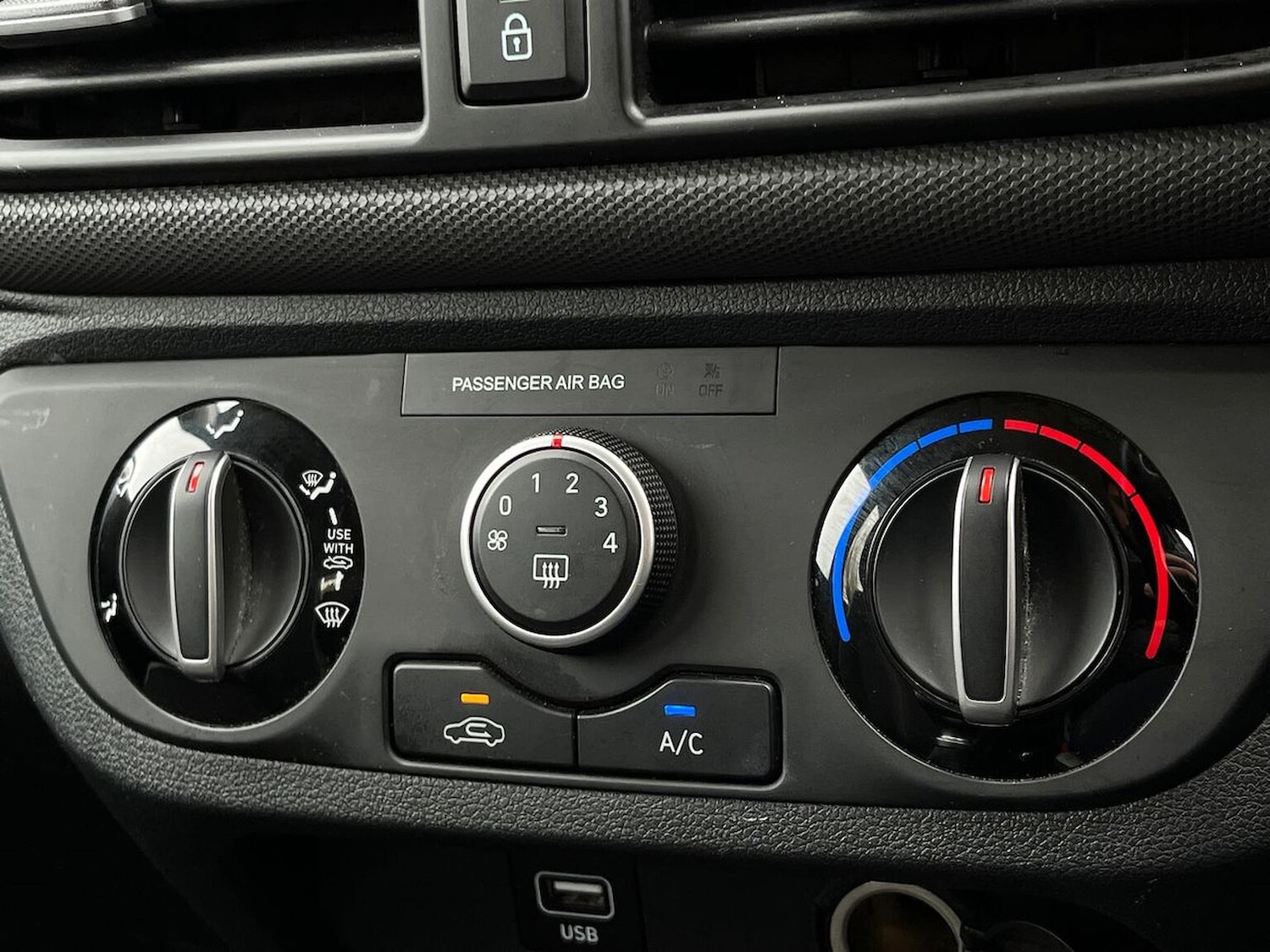 Used Hyundai i10 2023 for sale - 76504956: Photo 12