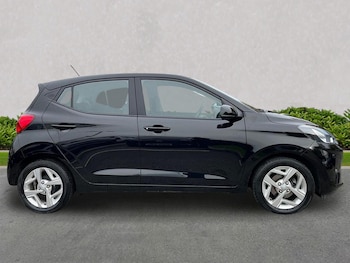 Used Hyundai i10 2023 for sale - 76504956: Photo