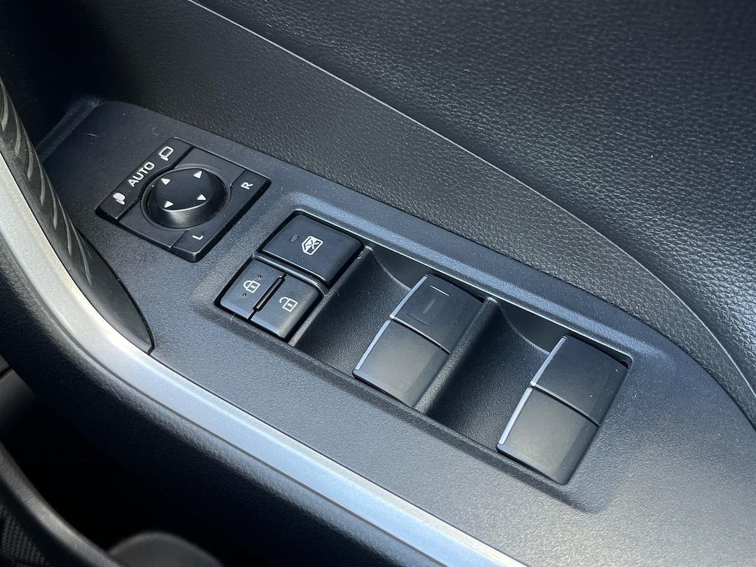 Used Toyota RAV4 2021 for sale - 76682642: Photo 21