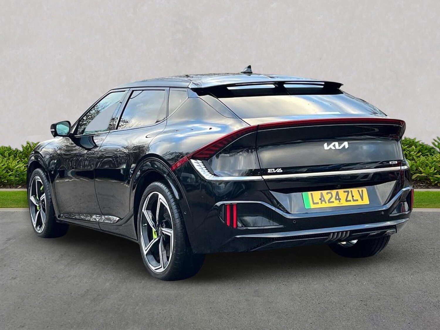 Used Kia EV6 2024 for sale - 76957534: Photo 2