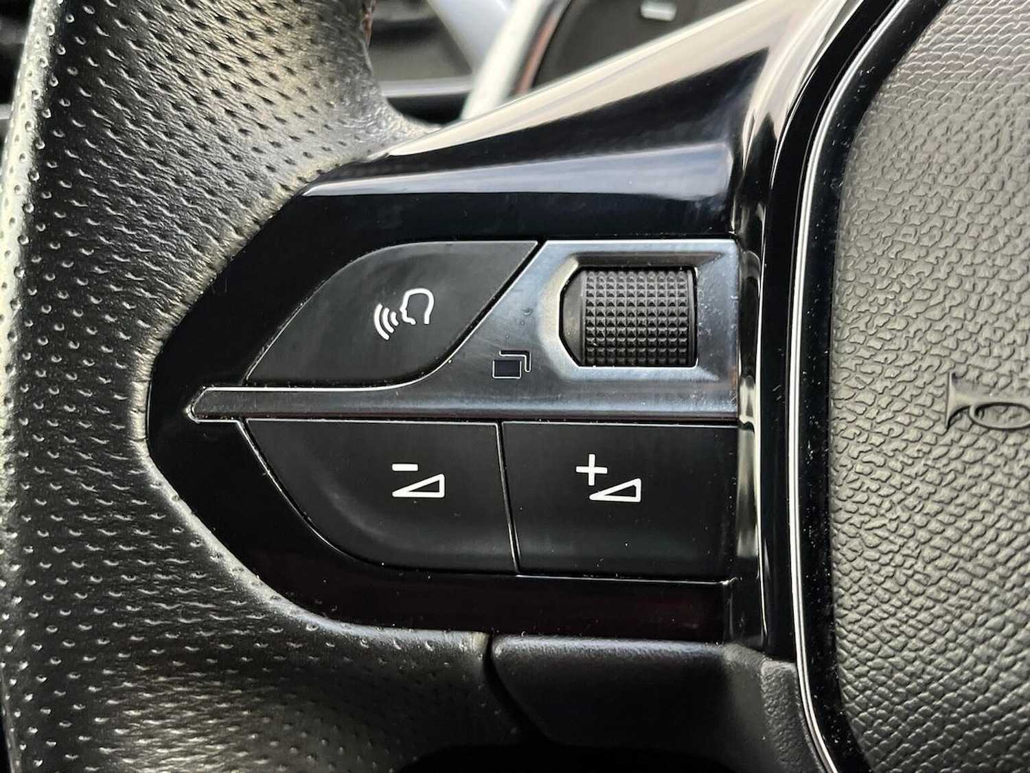 Used Peugeot 3008 2018 for sale - 76906311: Photo 27