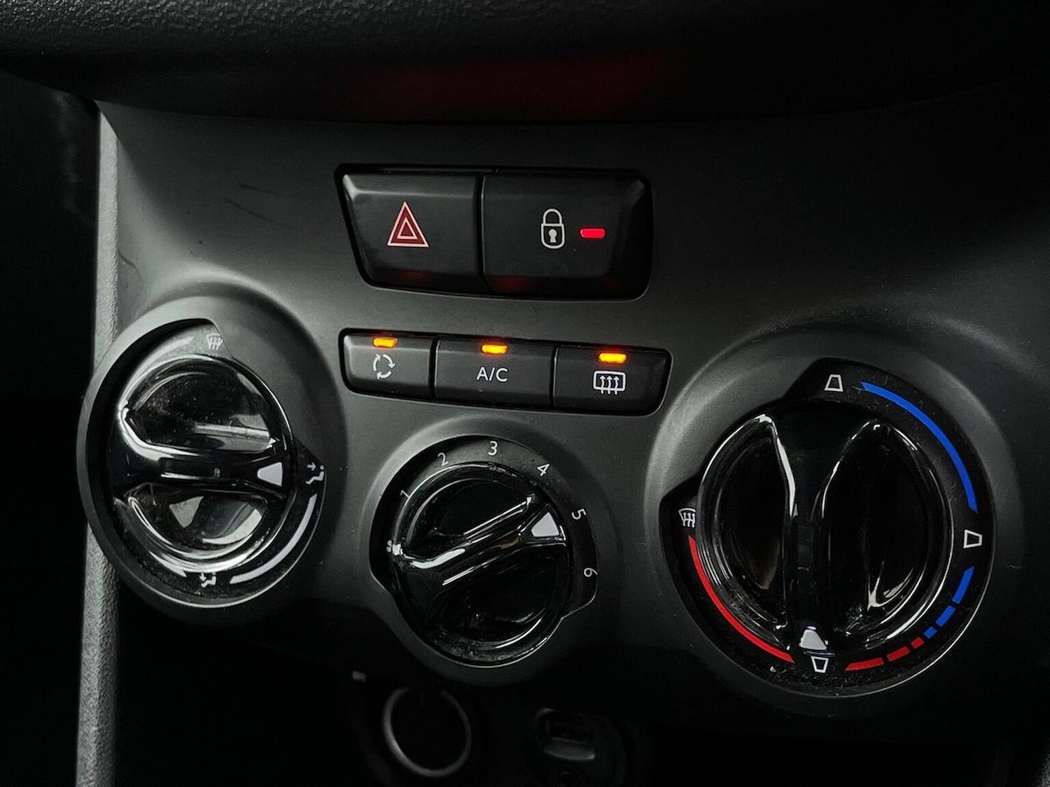 Used Peugeot 208 2015 for sale - 77033505: Photo 13