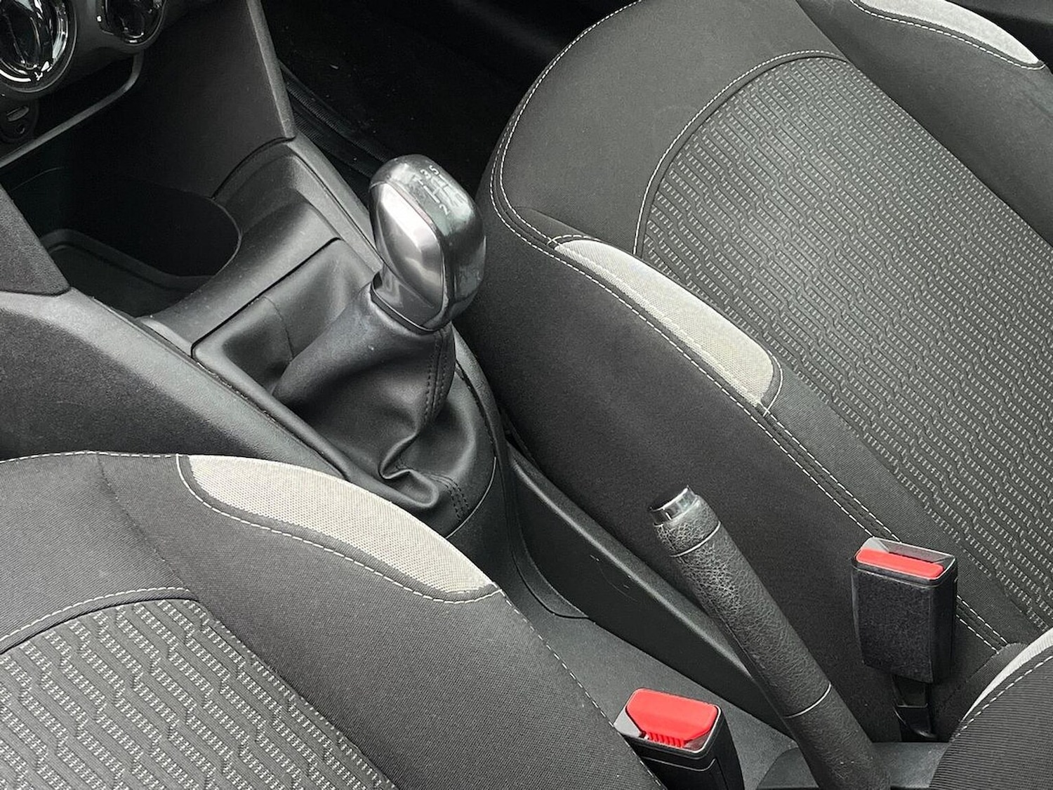 Used Peugeot 208 2015 for sale - 77033505: Photo 14