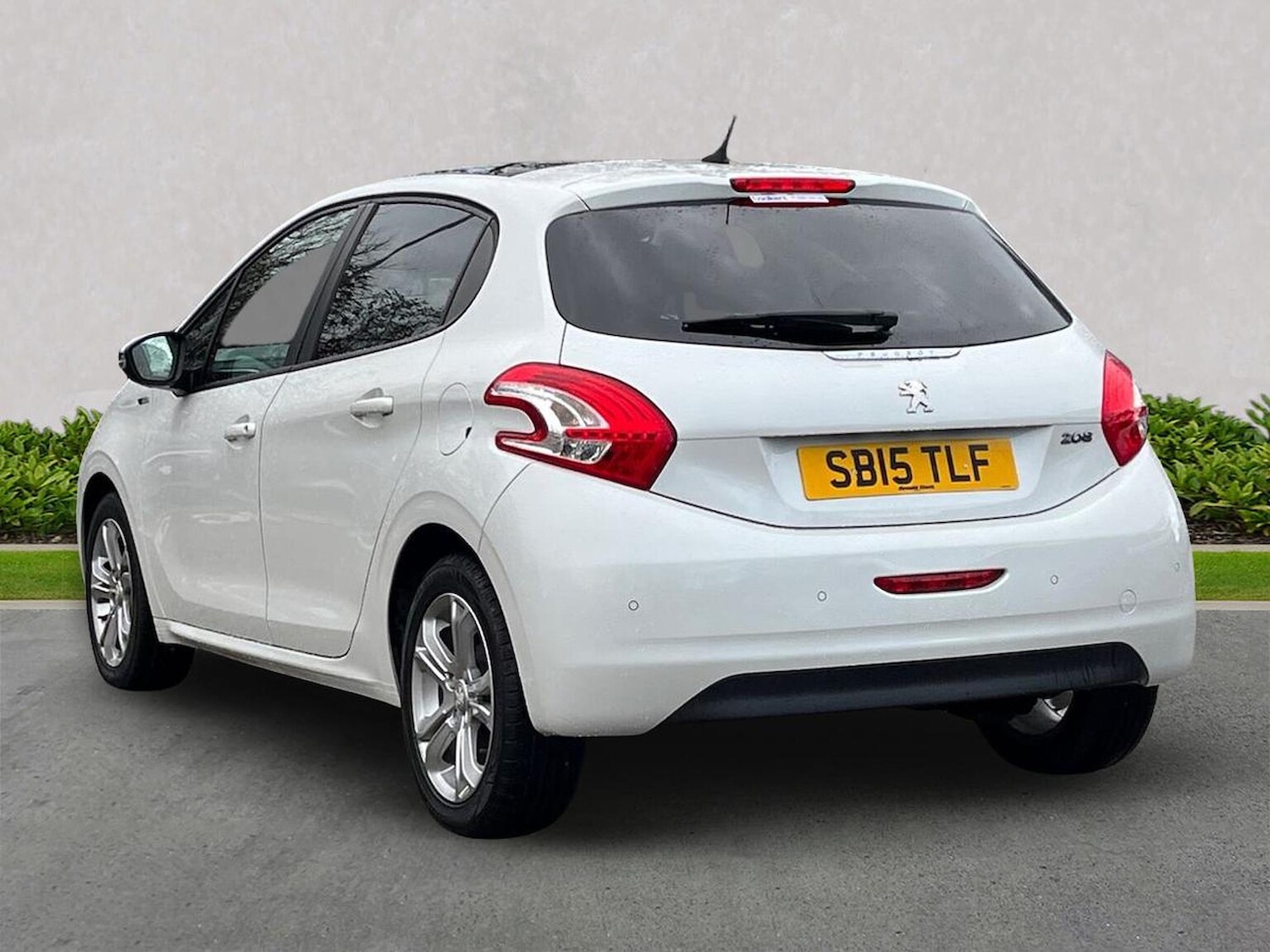 Used Peugeot 208 2015 for sale - 77033505: Photo 2