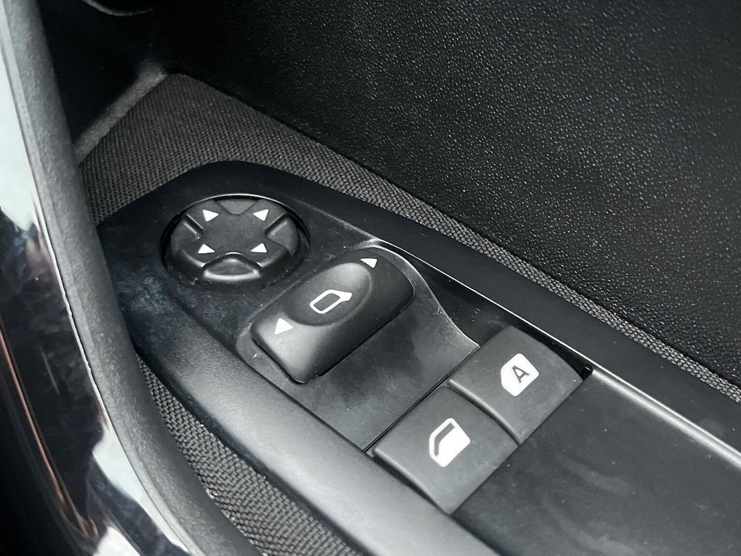 Used Peugeot 208 2015 for sale - 77033505: Photo 22