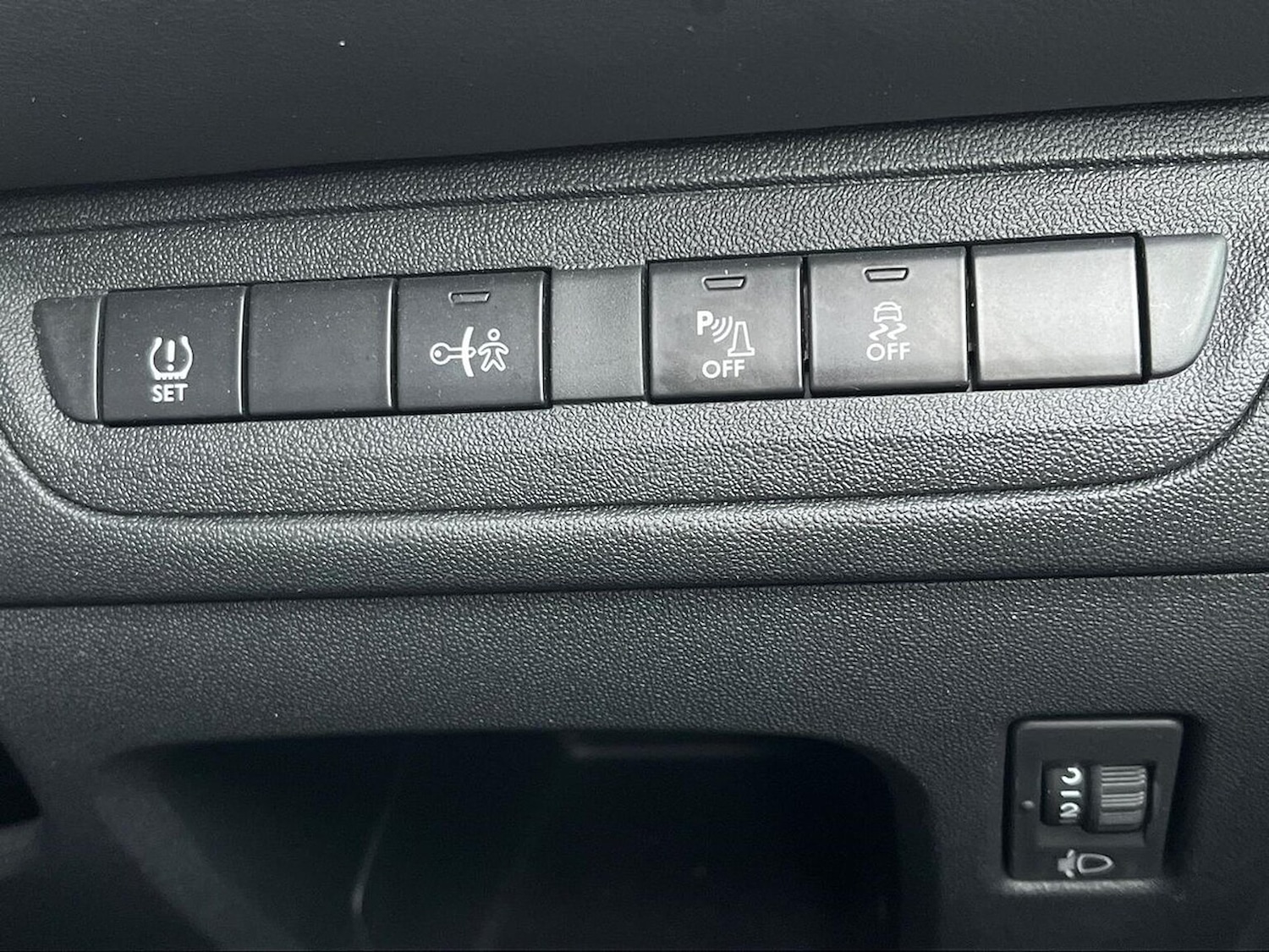 Used Peugeot 208 2015 for sale - 77033505: Photo 23