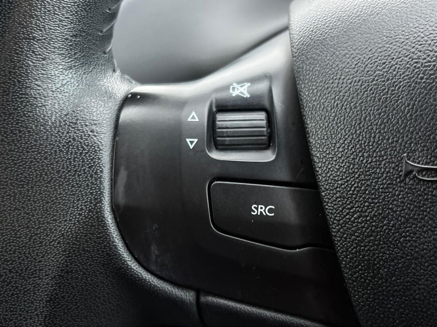 Used Peugeot 208 2015 for sale - 77033505: Photo 27