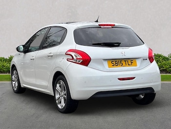 Used Peugeot 208 2015 for sale - 77033505: Photo