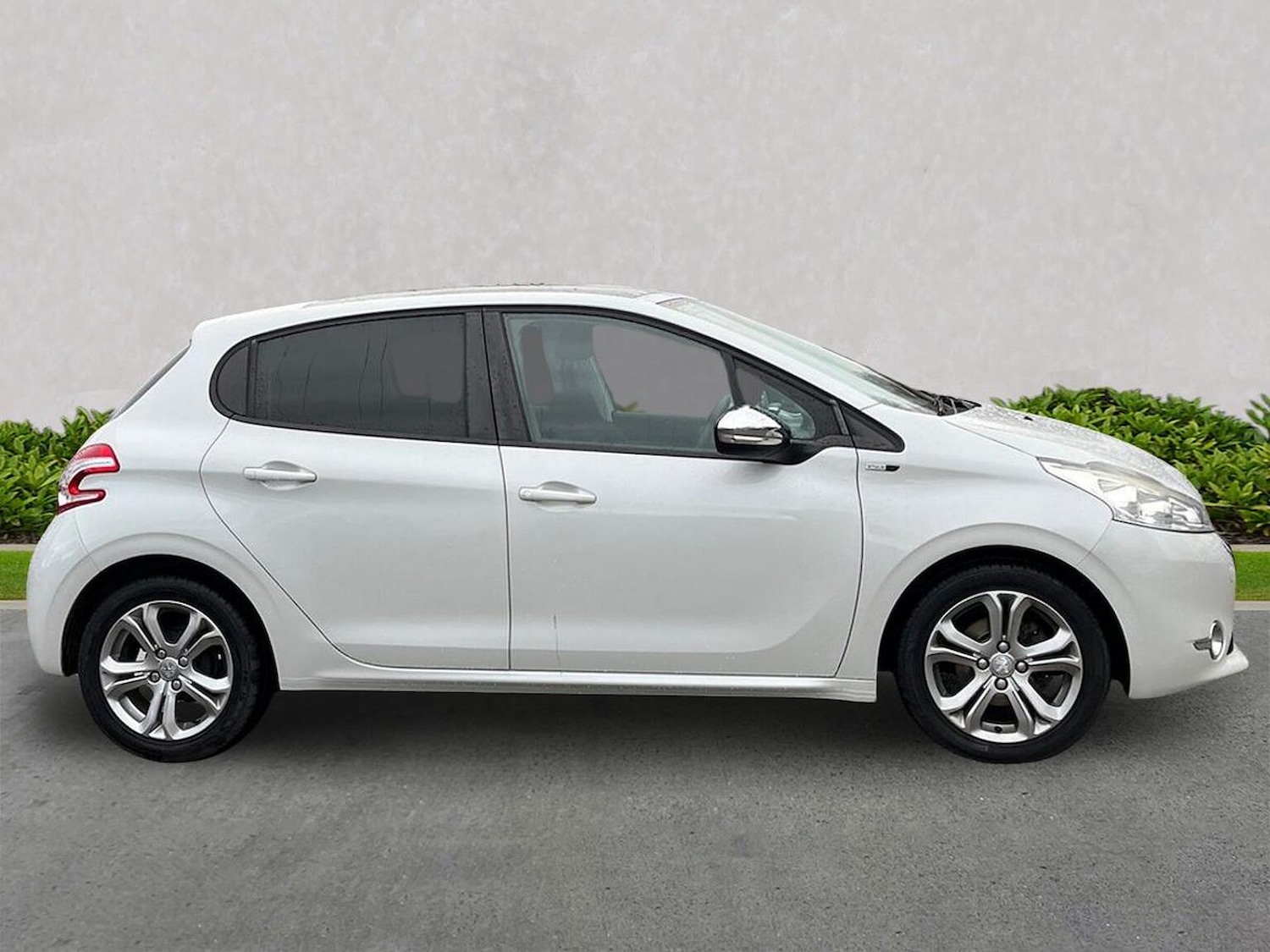 Used Peugeot 208 2015 for sale - 77033505: Photo 4