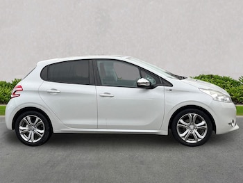 Used Peugeot 208 2015 for sale - 77033505: Photo