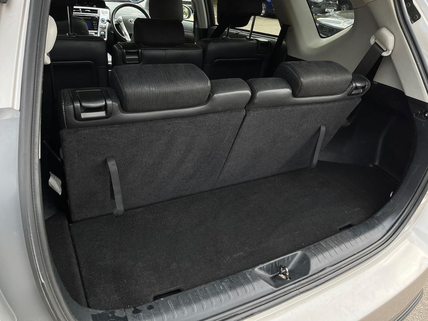 Used Toyota Prius+ 2020 for sale - 76220460: Photo 45
