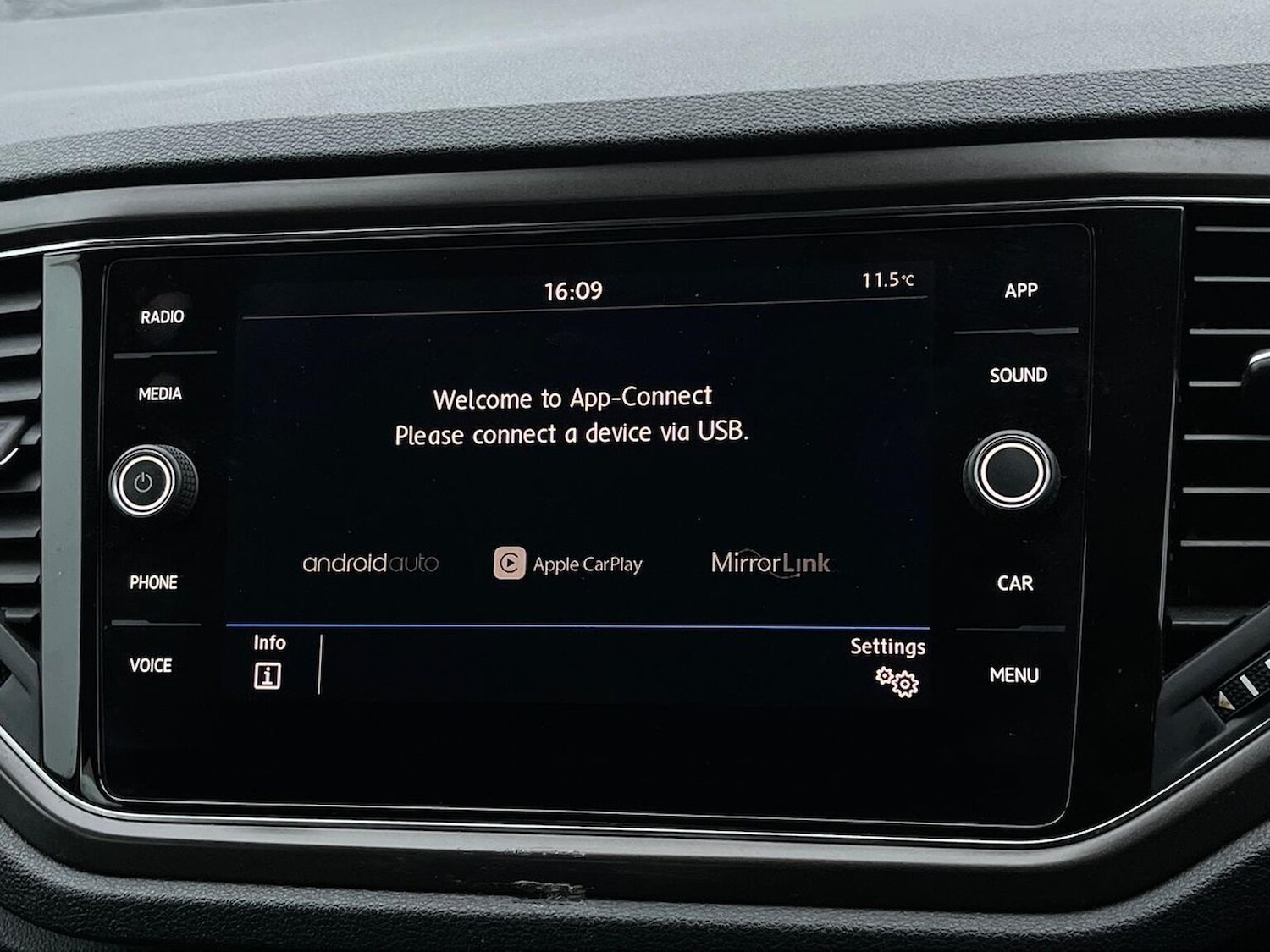 Used Volkswagen T-Roc 2019 for sale - 76986948: Photo 25