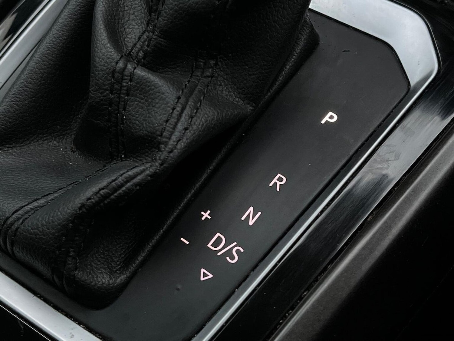 Used Volkswagen T-Roc 2019 for sale - 76986948: Photo 30