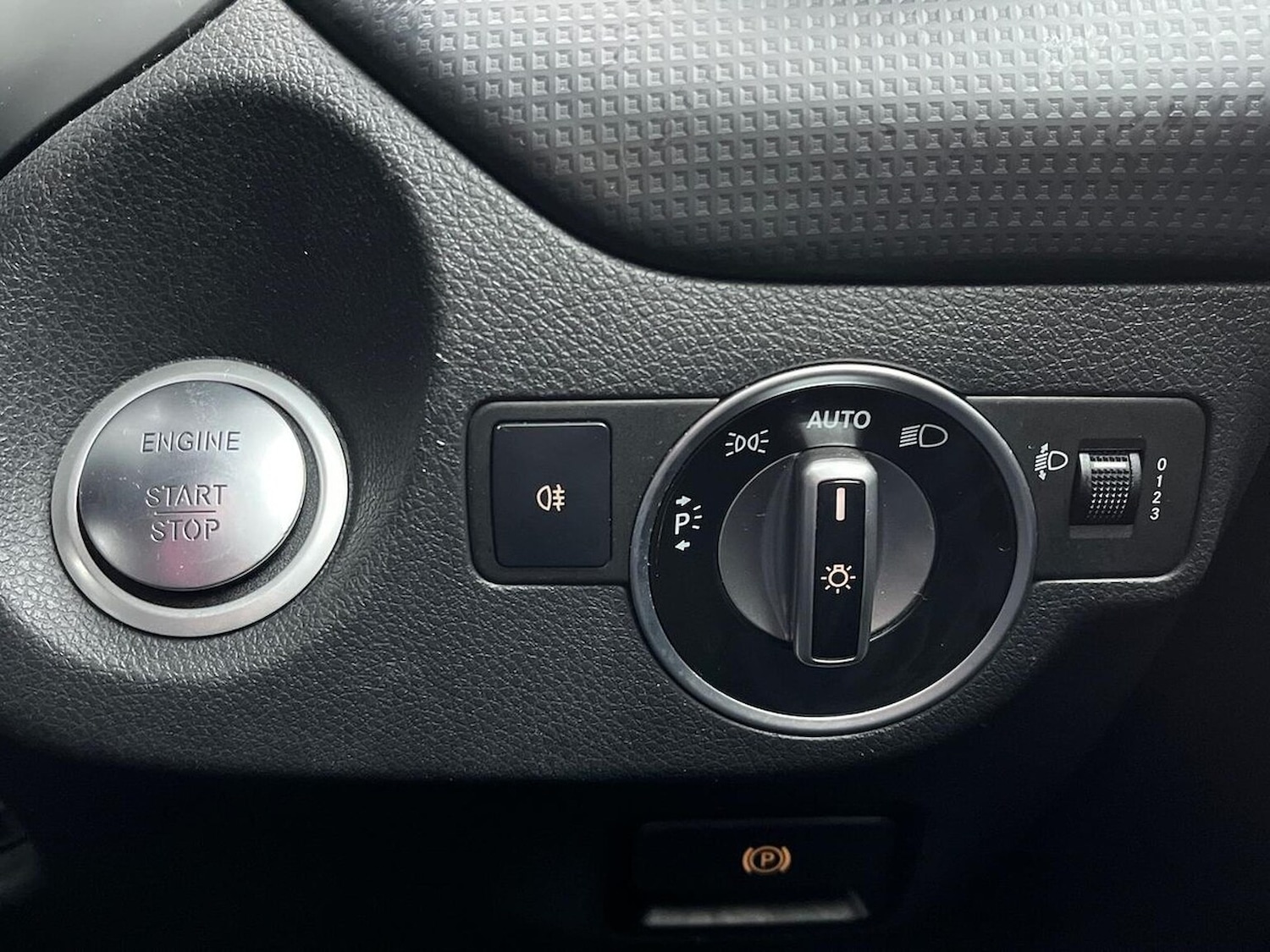 Used Mercedes-Benz A-Class 2015 for sale - 77851492: Photo 22