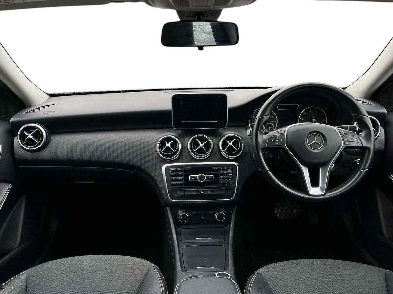 Used Mercedes-Benz A-Class 2015 for sale - 77851492: Photo 8