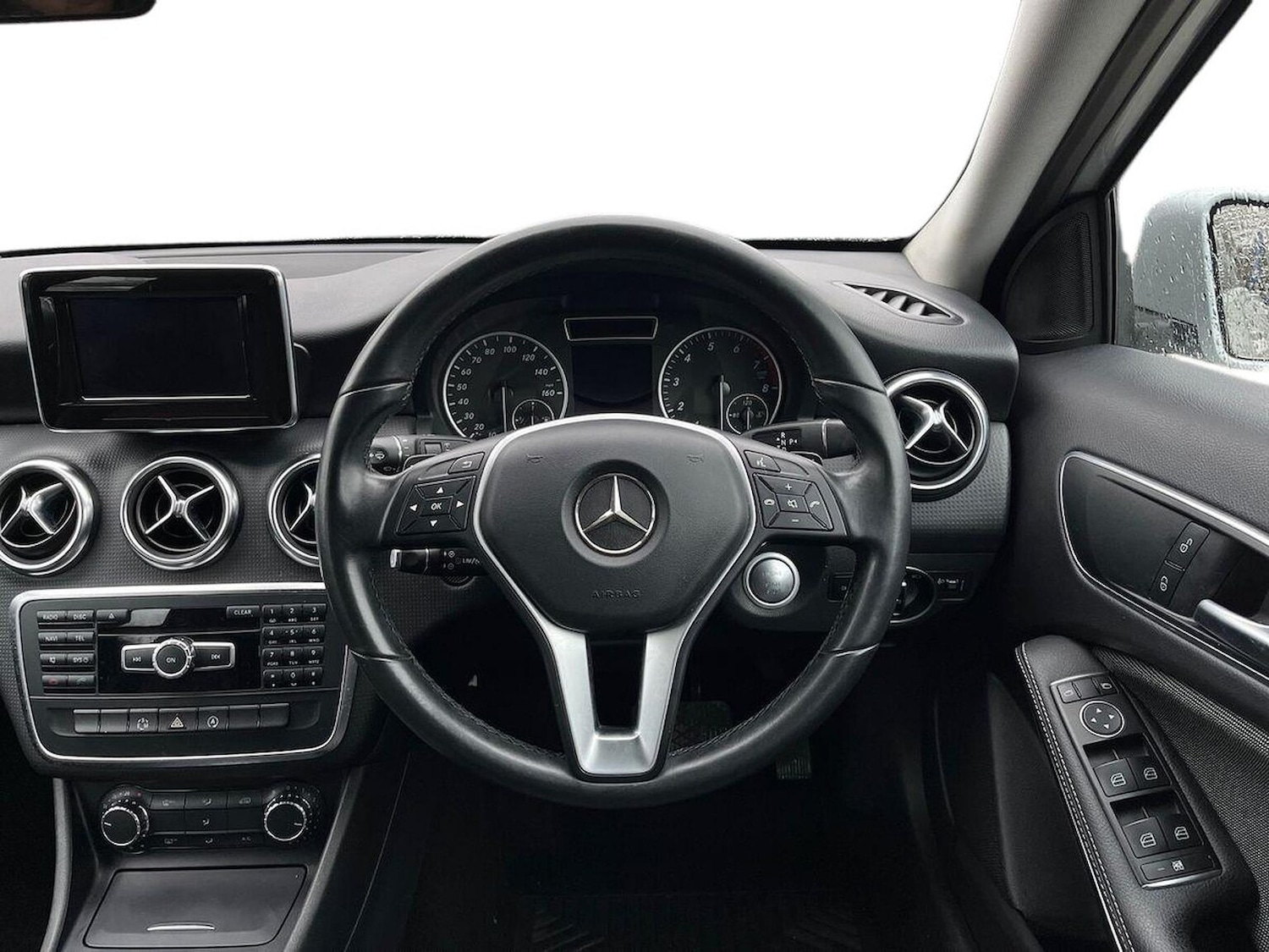 Used Mercedes-Benz A-Class 2015 for sale - 77851492: Photo 9