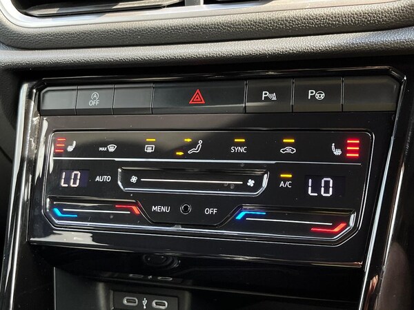 Used Volkswagen T-Roc 2023 for sale - 75513073: Photo 12