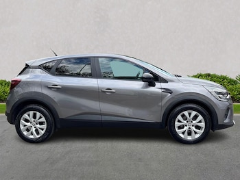 Used Renault Captur 2022 for sale - 76275114: Photo