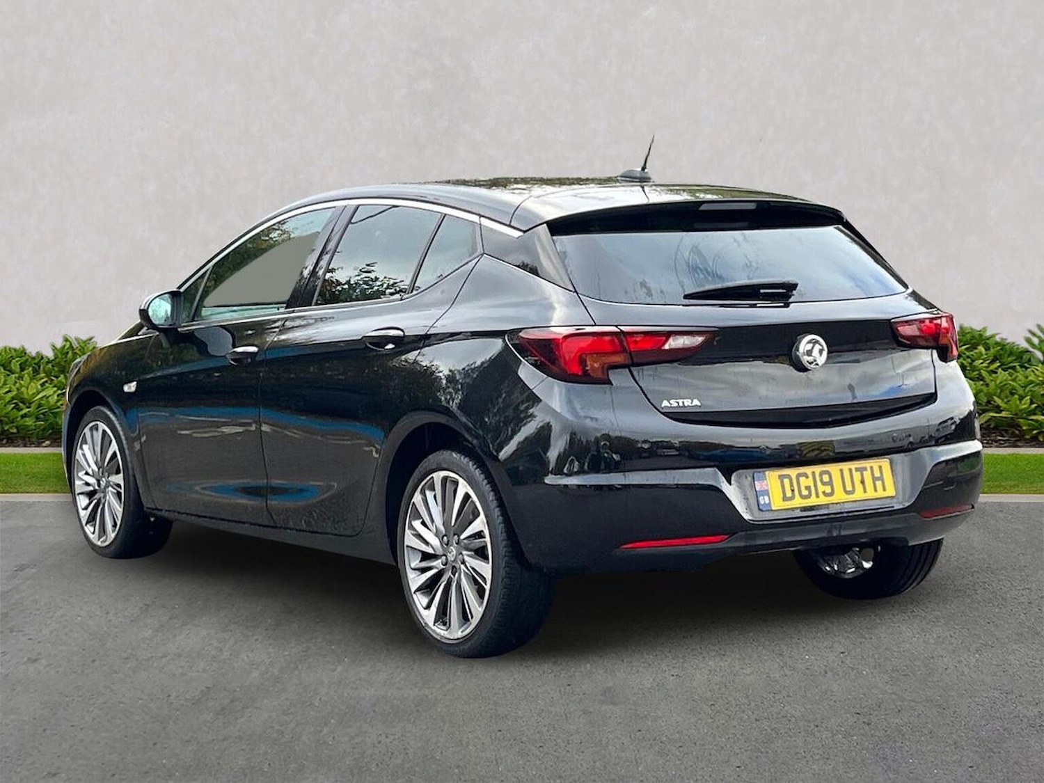 Used Vauxhall Astra 2019 for sale - 76324697: Photo 2