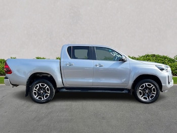 Used Toyota Hilux 2023 for sale - 75512891: Photo