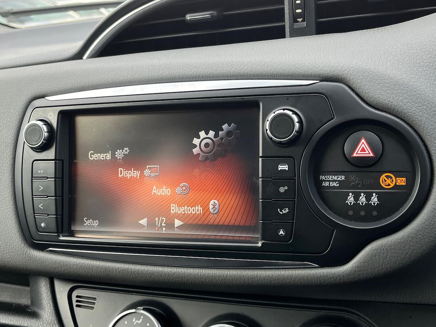 Used Toyota Yaris 2015 for sale - 76628119: Photo 25