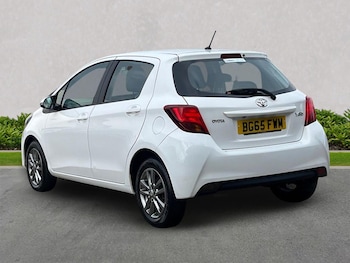 Used Toyota Yaris 2015 for sale - 76628119: Photo