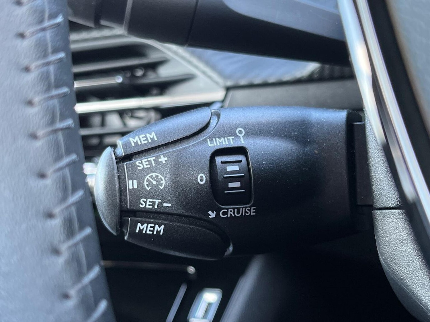 Used Peugeot 2008 2022 for sale - 76187087: Photo 30